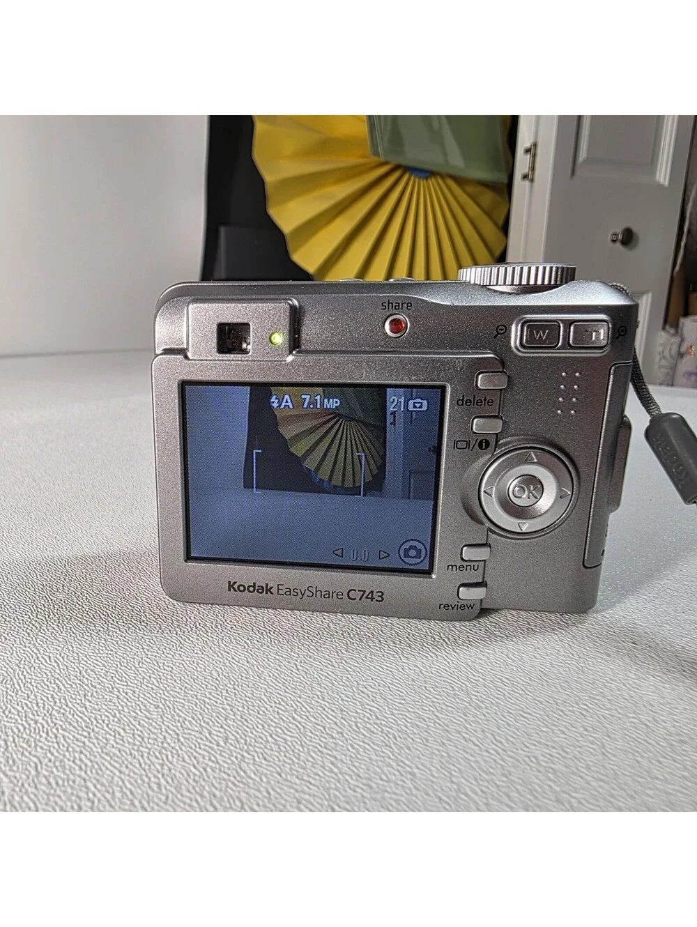 Kodak EasyShare C743 7.1MP Digital Camera With Batteries, Silver Works - READ